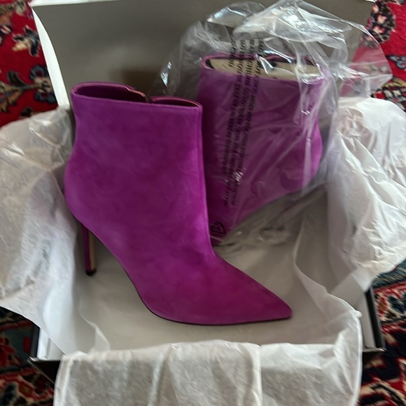 New in box pinkish purple suede bootie - Picture 2 of 5